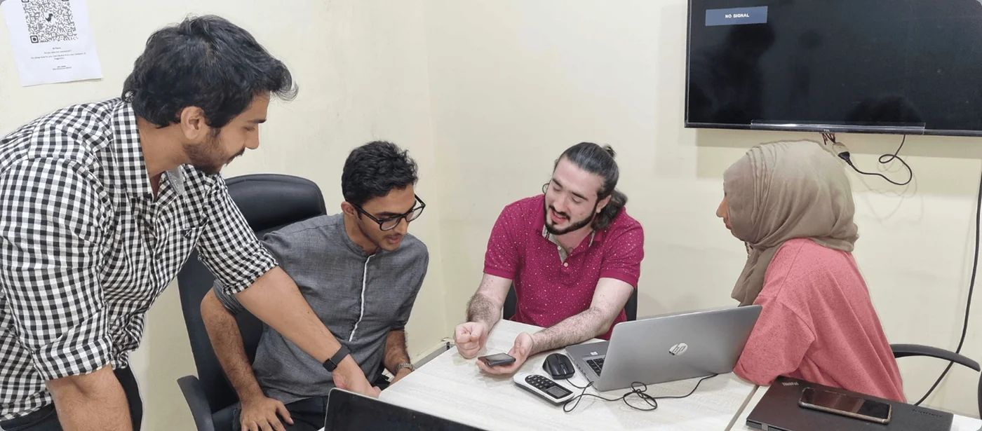 Cross-functional design review at Sastaticket
